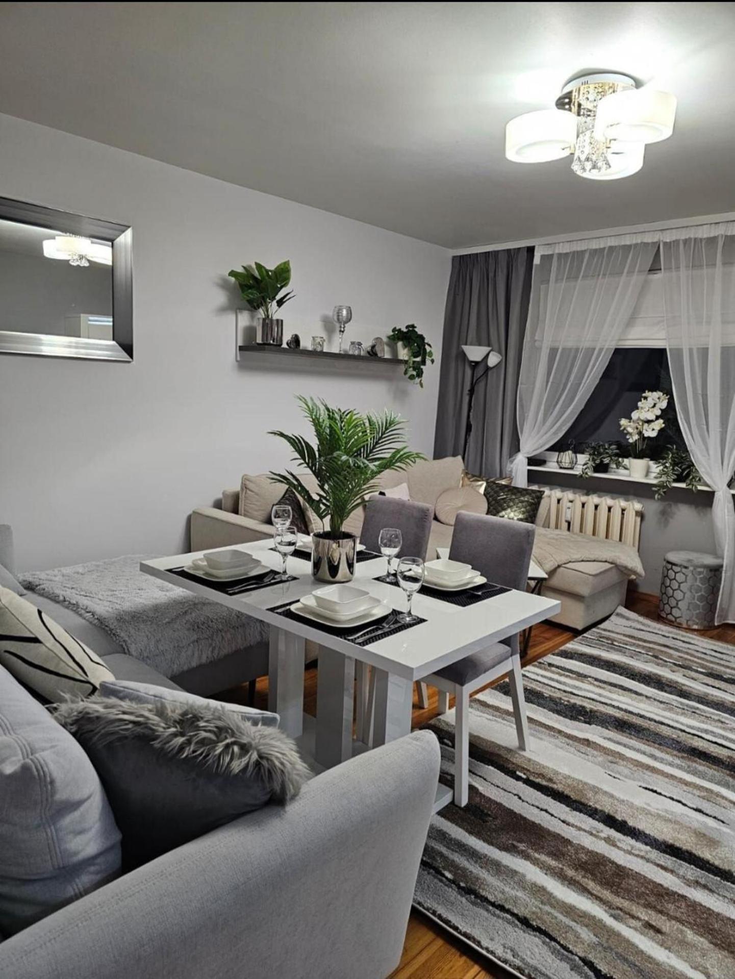 Apartment In Zyrardow 10Min To Suntago エクステリア 写真