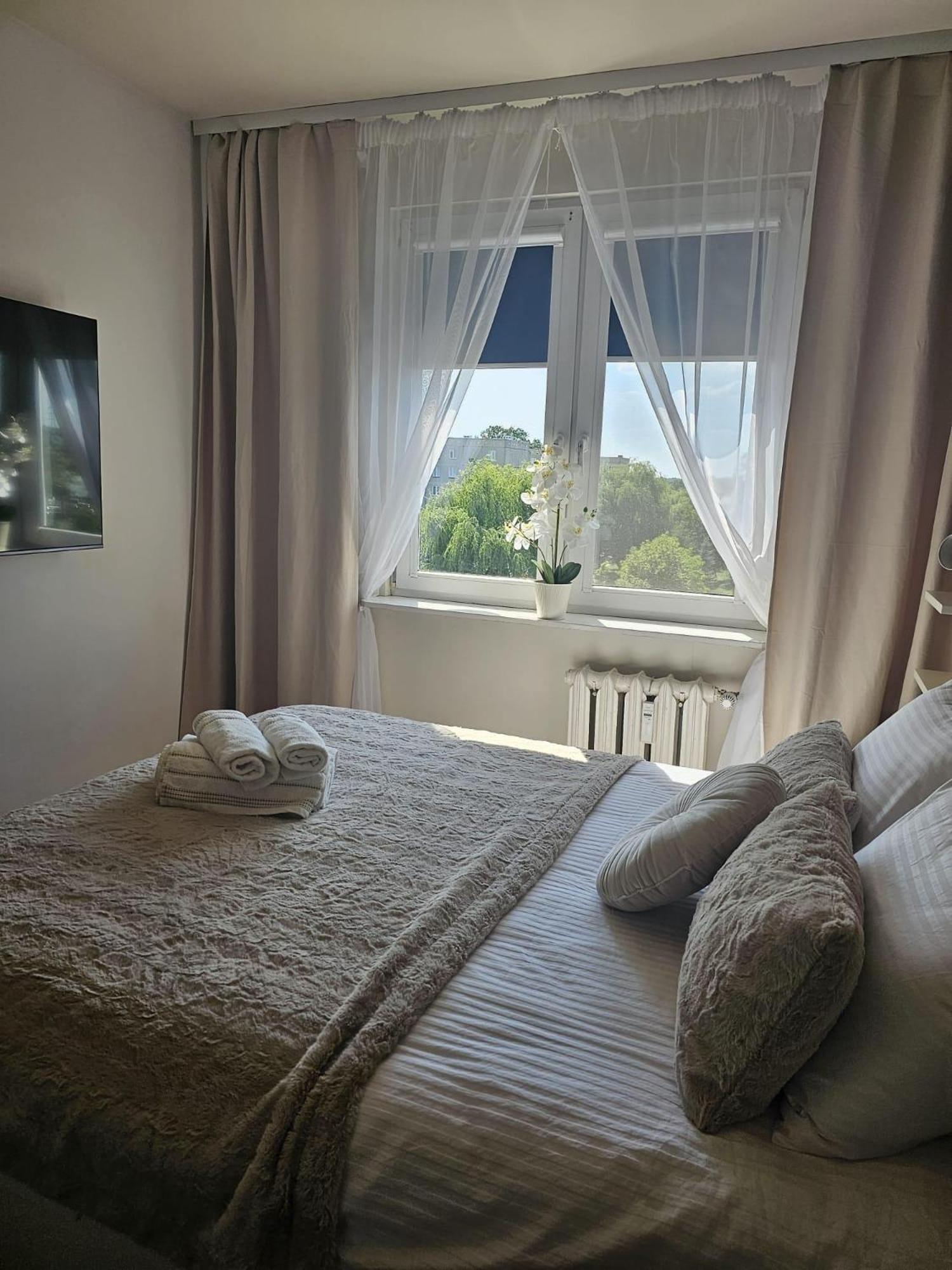 Apartment In Zyrardow 10Min To Suntago エクステリア 写真